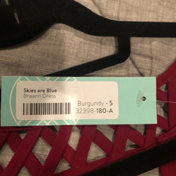 Skies are Blue red dress! - Picture 4 of 4